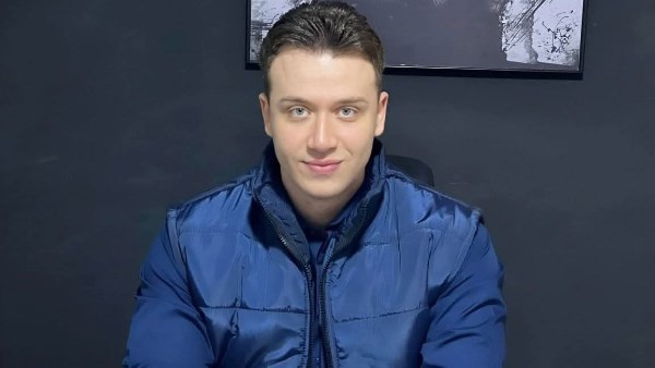 طبيب مخ و اعصاب يثير الجدل