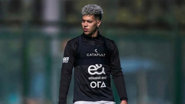 نيولوك.. إمام عاشور يخطف الأنظار خلال تدريبات منتخب مصر نيولوك.. إمام عاشور يخطف الأنظار خلال تدريبات منتخب مصر