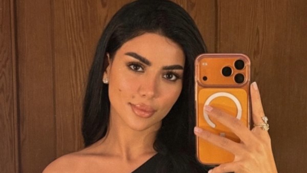 كارولين عزمي