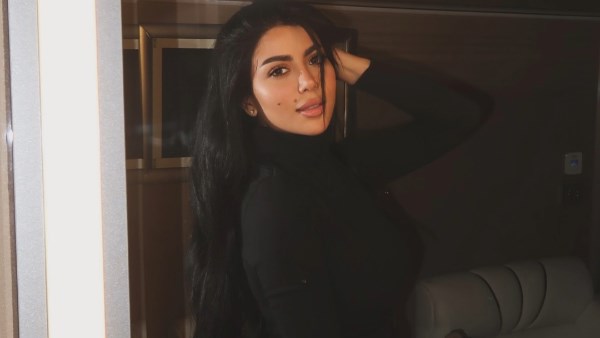 كارولين عزمي