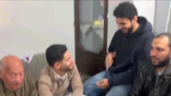 عقد قران شاب من فاقدي السمع وسط أجواء احتفالية