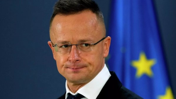 بيتر سيارتو، وزير الخارجية الهنجاري