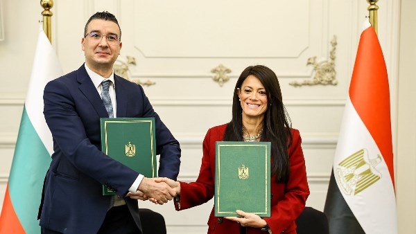 خلال التوقيع