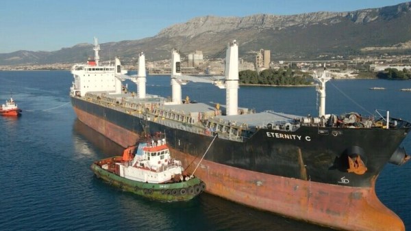 الحوثيون يفرجون عن 9 بحارة فلبينيين 