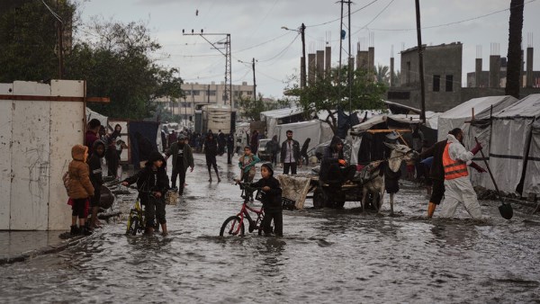 بعد ضربها لليونان وقبرص.. العاصفة "بايرون" تقترب من الشرق الأوسط
