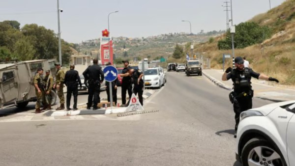 شرطيان إسرائيليان يطلقان النار على مستوطن قرب "كدوميم"