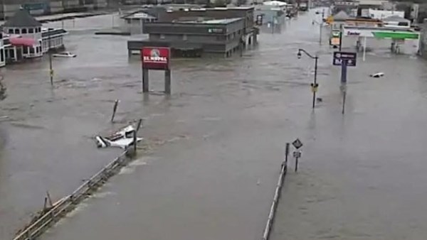 انهيار سد في واشنطن.. و السلطات تخلي  3 ضواحي في المدينة