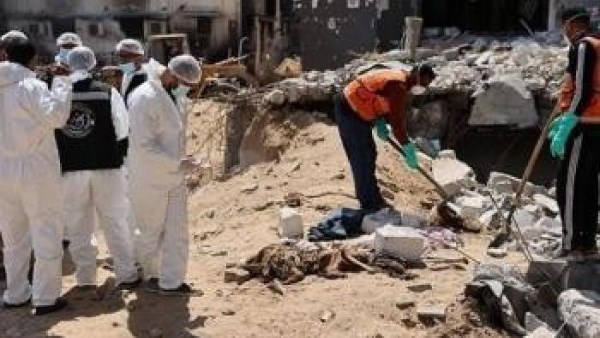 الدفاع المدني ينقل جثامين 94 شهيدا وسط مدينة غزة