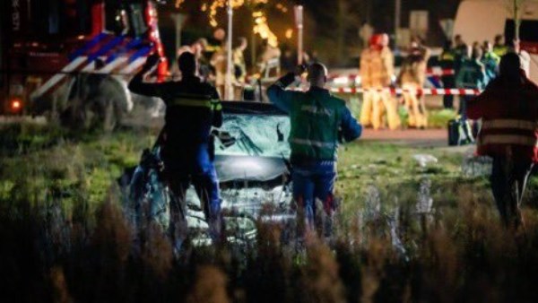 بينهم 3 بجروح خطيرة.. إصابة 9 أشخاص في حادث دهس سيارة بهولندا