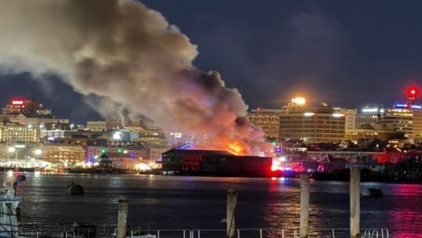 حريق يلتهم الواجهة البحرية في ميناء بورتلاند بولاية "مين" الأمريكية