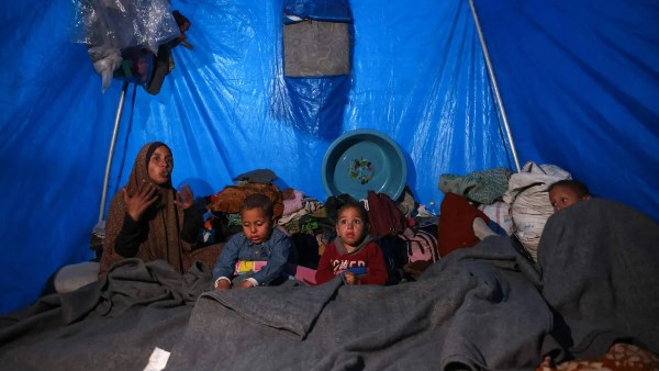 غزة تغرق: الدفاع المدني يتلقى أكثر من 2500 نداء استغاثة خلال 24 ساعة