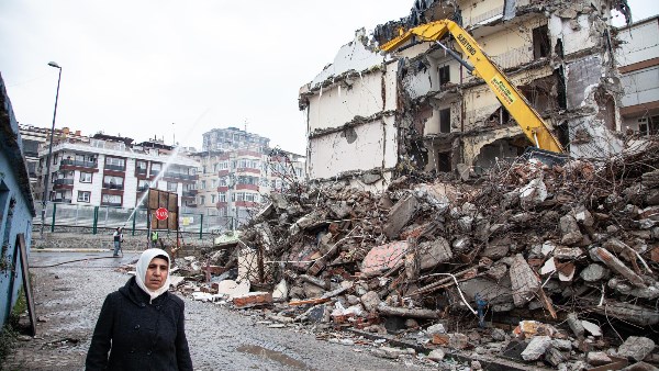 آثار الزلزال المدمر في إسطنبول سابقا
