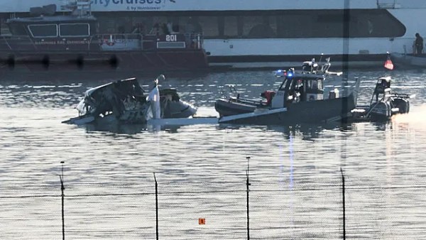 حطام الطائرة