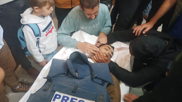 استشهاد فلسطيني وإصابة صحفي في خان يونس