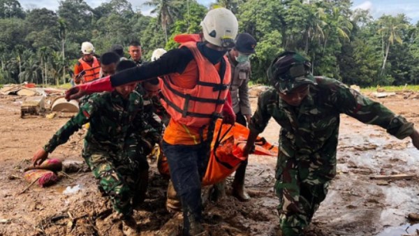 إندونيسيا:ارتفاع حصيلة ضحايا الفيضانات 