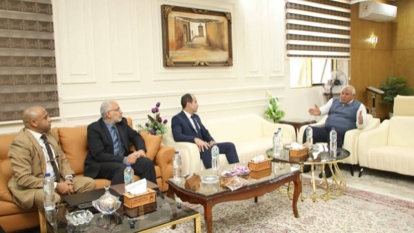 محافظ الوادي الجديد يلتقي وفد البورصة السلعية لبحث إطلاق بورصة التمور