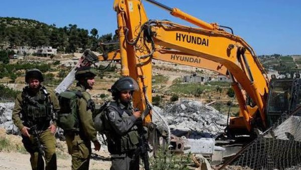 الاحتلال الإسرائيلي يخطر بهدم منشآت سكنية وزراعية جنوب شرق القدس