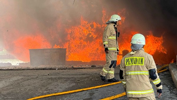 مصرع 20 شخصا إثر اندلاع حريق في مبنى بإندونيسيا