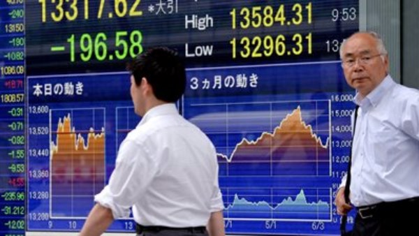 الأسهم الآسيوية تتراجع ترقّبًا لقرار بنك الفيدرالي الأمريكي