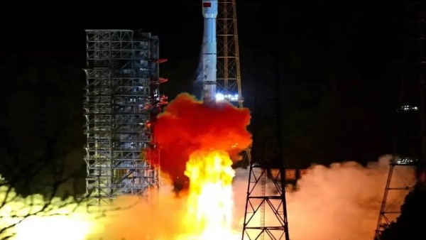 الصين تطلق صاروخ "ليجيان-1" حاملًا 9 أقمار صناعية بينها قمر إماراتي