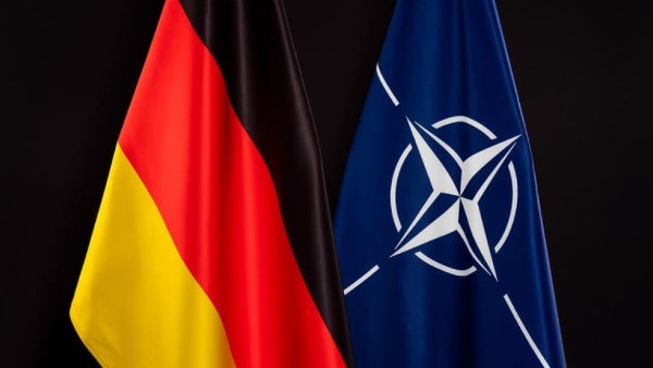 الناتو وألمانيا: تعزيز العمود الأوروبي للحلف والعمل نحو السلام في أوكرانيا الناتو وألمانيا: تعزيز العمود الأوروبي للحلف والعمل نحو السلام في أوكرانيا