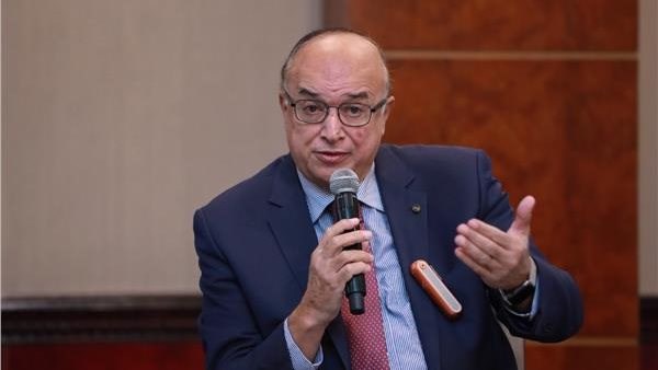 رئيس المجلس القومي لحقوق الإنسان السفير محمود كارم 