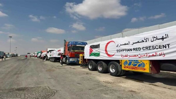 قافلة المساعدات الـ 94 تدخل إلى الفلسطينين بقطاع غزة