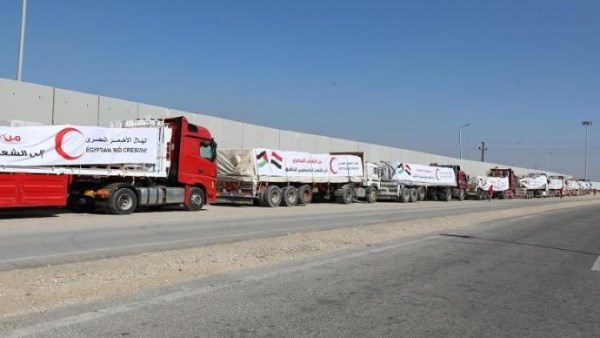 قافلة المساعدات الـ95 تدخل إلى الفلسطينيين بقطاع غزة قافلة المساعدات الـ95 تدخل إلى الفلسطينيين بقطاع غزة