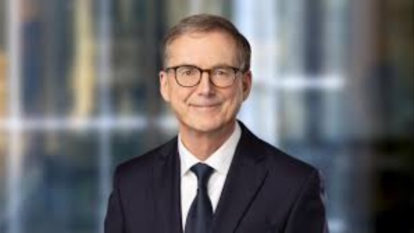 محافظ بنك كندا المركزي تيف ماكليم