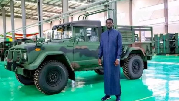 السنغال تفتتح أول مصنع لتجميع المركبات العسكرية