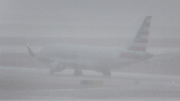 الهند: إلغاء 22 رحلة جوية في مطار "أنديرا غاندي " بسبب الطقس السيئ