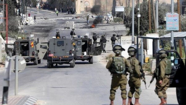 الاحتلال الإسرائيلي يقتحم مدينة قلقيلية ‫ويداهم بناية