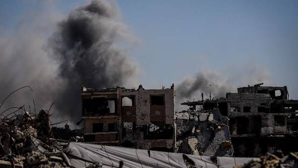 الاحتلال ينسف مباني سكنية جنوب غزة