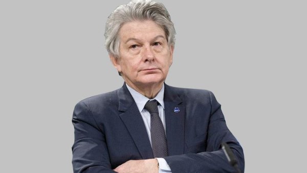 المفوض الأوروبي السابق تيري بريتون 