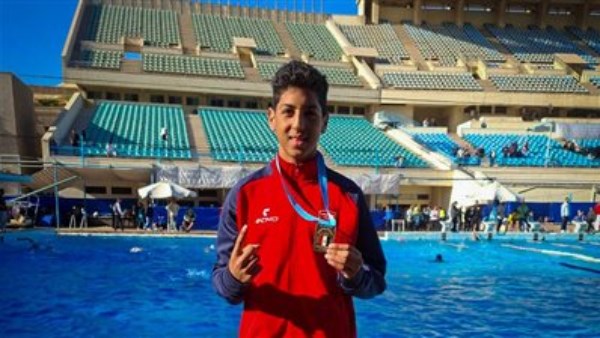 السباح الناشئ يوسف محمد