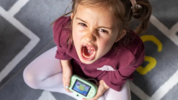 خطوات عملية للتعامل مع غضب الأطفال.. تعرف عليها