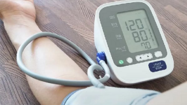 الطريقة الصحيحة لقياس ضغط الدم.. خطوات بسيطة لقراءة دقيقة وموثوقة