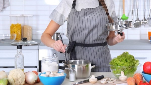 7 أخطاء خفية في مطبخك ترفع الكوليسترول دون أن تشعر