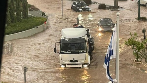 فيضانات مفاجئة تضرب إسرائيل