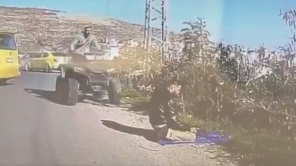 جندي إسرائيلي يدهس فلسطينيًا