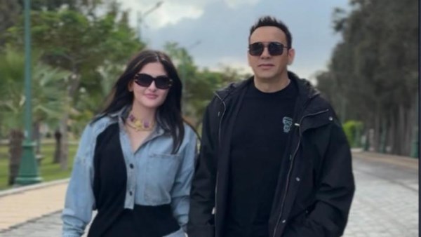 مصطفى قمر وزوجته