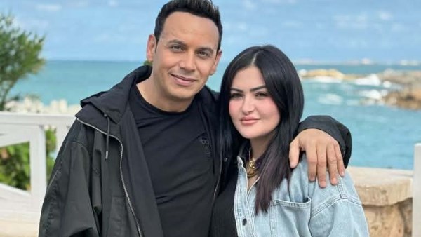 مصطفى قمر وزوجته