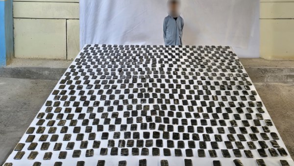 مصرع عنصر إجرامى وضبط مخدرات ب77 مليون جنيه.. الداخلية تداهم أوكار المجرمين بسوهاج