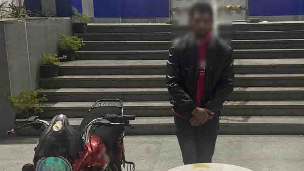 بيسرق بالمتوسيكل.. سقوط لص الهواتف المحمولة بالمطرية