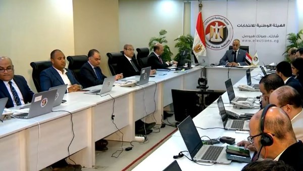 رئيس اللجنة العامة بالمطرية يوضح حالة الهياج من أحد الناخبين بلجنة ومحاولة تقطيع أوراق الاقتراع   