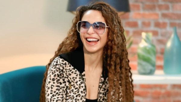 الفنانة دوللي شاهين 