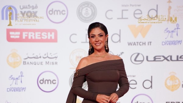 الفنانة بسمة