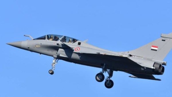 طائرة عسكرية