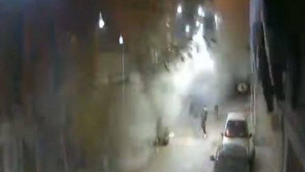 انفجار ماسورة غاز في إمبابة وفصل الكهرباء عن المنطقة .. صور 