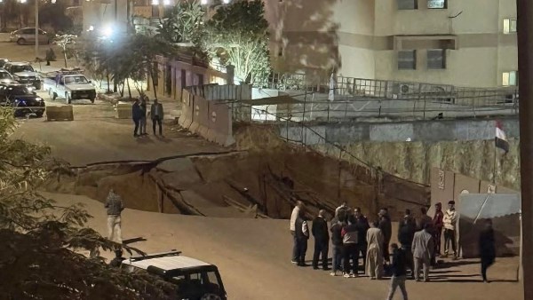 هبوط ارضي في منطقة النرجس بالقاهرة الجديدة